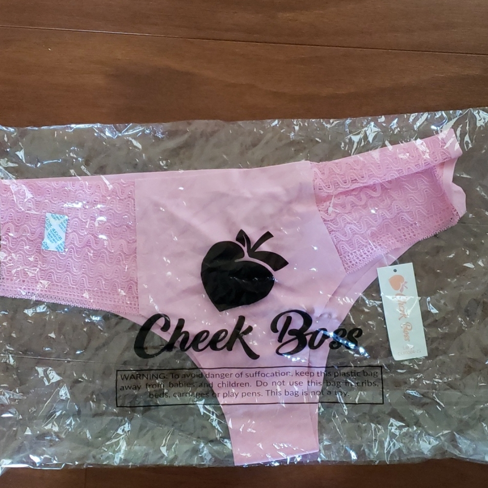 ***SOLD*** BNIB Cheek Boss L Pink